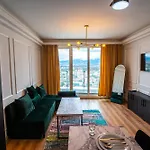 38 & 32 Floor Amazing Balcony Views, Pool , Gym, And Free Parking Апартаменти