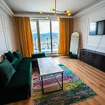 Апартаменти 38 & 32 Floor Amazing Balcony Views, Pool , Gym, And Free Parking