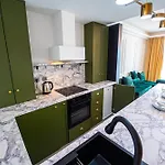 Апартаменти 38 & 32 Floor Amazing Balcony Views, Pool , Gym, And Free Parking *