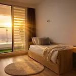 38 & 32 Floor Amazing Balcony Views, Pool , Gym, And Free Parking Скоп'є