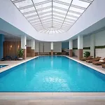 38 & 32 Floor Amazing Balcony Views, Pool , Gym, And Free Parking Апартаменти