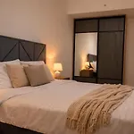 38 & 32 Floor Amazing Balcony Views, Pool , Gym, And Free Parking Апартаменти *