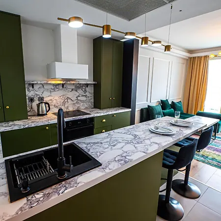 Stylish With Amazing Balcony Views, Pool & *
