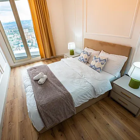 Stylish With Amazing Balcony Views, Pool & Skopie