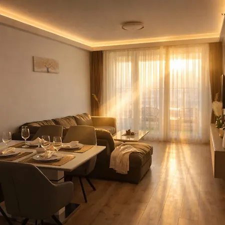 Apartment 38 & 32 Floor Amazing Balcony Views, Pool , Gym, And Free Parking