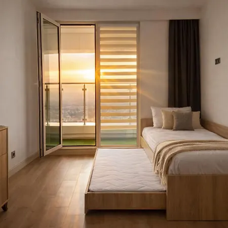 38 & 32 Floor Amazing Balcony Views, Pool , Gym, And Free Parking *