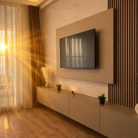 38 & 32 Floor Amazing Balcony Views, Pool , Gym, And Free Parking *