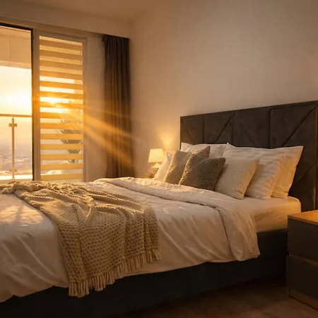 Apartment 38 & 32 Floor Amazing Balcony Views, Pool , Gym, And Free Parking