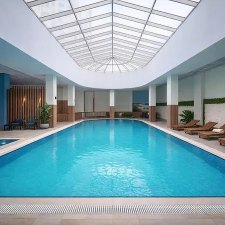38 & 32 Floor Amazing Balcony Views, Pool , Gym, And Free Parking Apartment