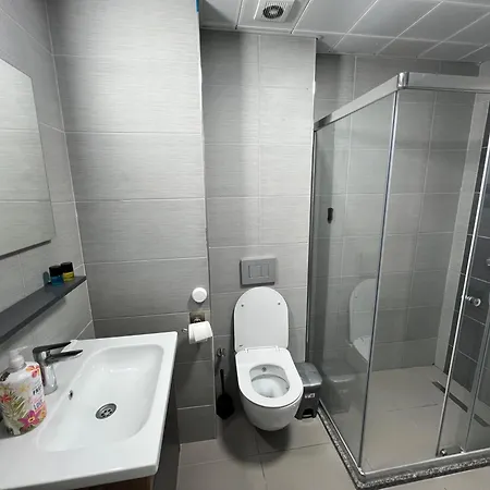 Apartment 38 & 32 Floor Amazing Balcony Views, Pool , Gym, And Free Parking