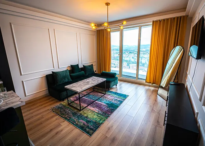 38 & 32 Floor Amazing Balcony Views, Pool , Gym, And Free Parking