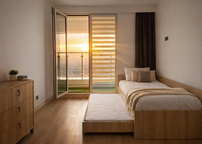 38 & 32 Floor Amazing Balcony Views, Pool , Gym, And Free Parking *