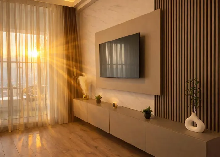 38 & 32 Floor Amazing Balcony Views, Pool , Gym, And Free Parking *