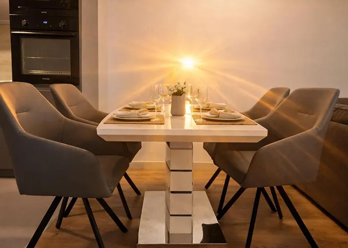 Lejlighed 38 & 32 Floor Amazing Balcony Views, Pool , Gym, And Free Parking